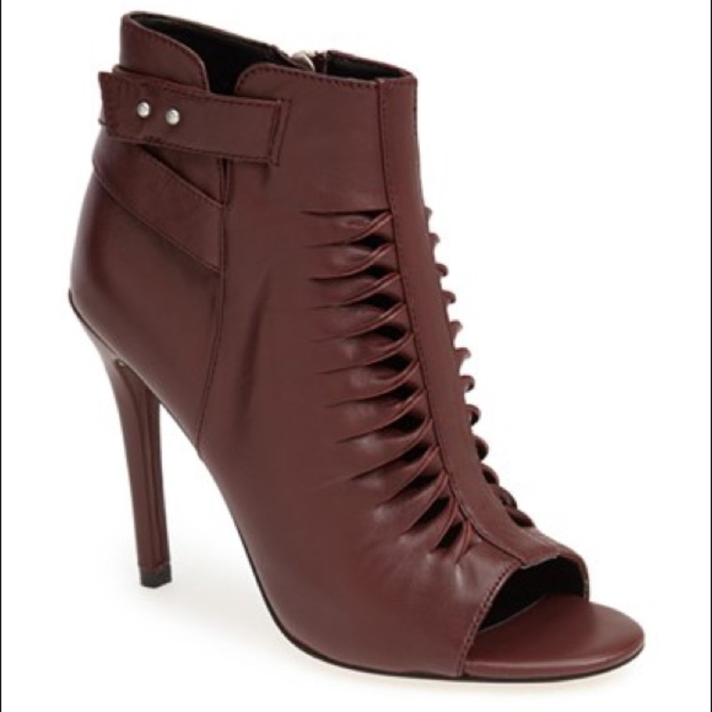 Trouve Hallie Heel, Merlot Size 10